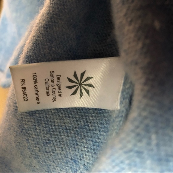 SOLD Cashmere Sweater - Picture 4 of 4